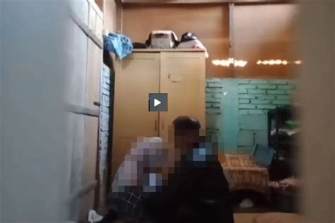 mesum indonesia terbaru|Video Mesum Oknum Guru dan Murid di Kamar Kos Tersebar,。